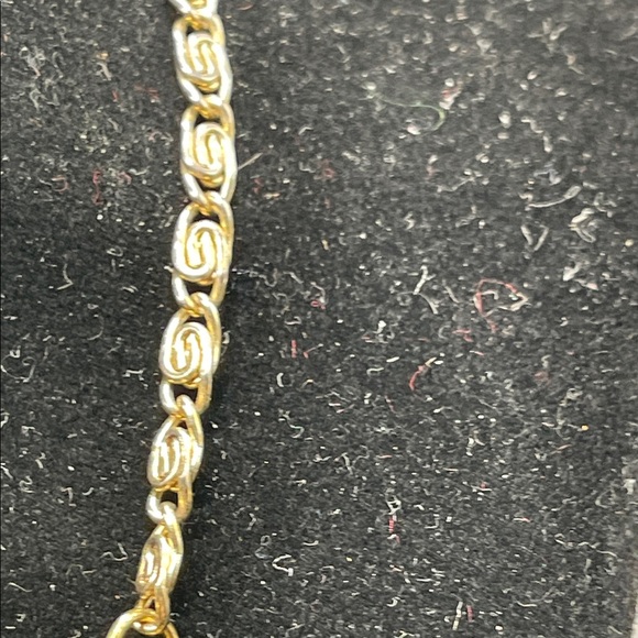 2.15.26-30 Elegant Goldtone & Clear Faceted Prong-set Floral Necklace(7”+2”) - Picture 8 of 9